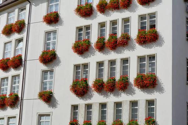 Münih, Bavyera, Almanya - 6 Ekim 2015: Residence ve tarihi şehir merkezi Münih'in sokakları. Filtre uygulanmamış. Ünlü turizm ve seyahat etmek yaptıkları.