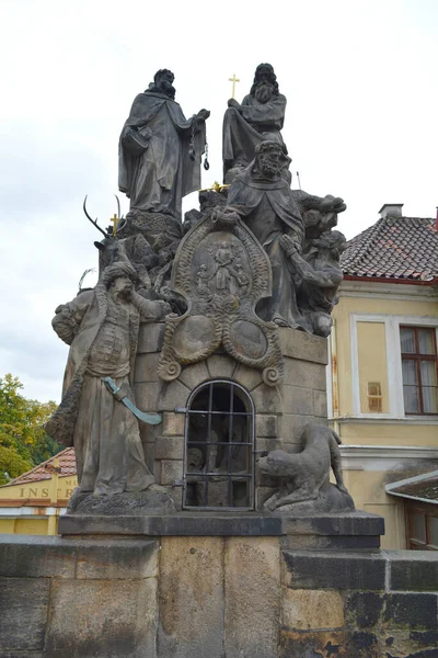 Prague Tsjechië Oktober 2015 Standbeeld Decoratie Van Charles Bridge Rivier — Stockfoto