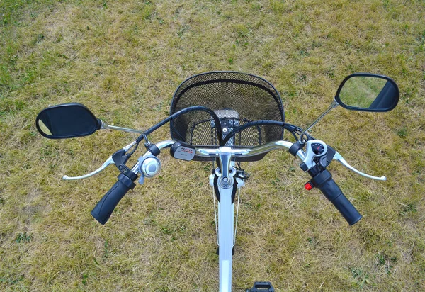 Tenedor Bicicleta Eléctrica Parque Soleado Día Verano Disparo Desde Arriba — Foto de Stock