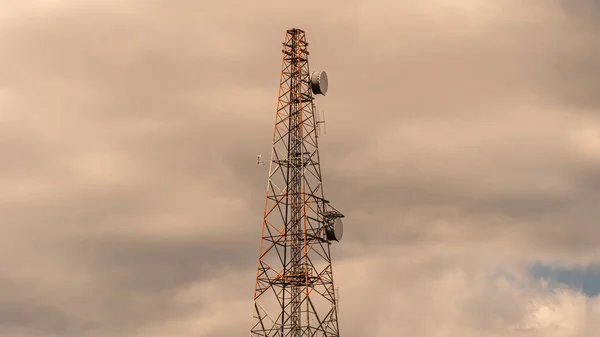 Wieża Komunikacyjna Komórkowy Sygnał Radiowy Komórka Wieża Komórkowa Antena Komórkowa — Zdjęcie stockowe