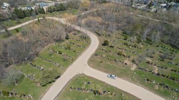Aerial top very high view of modern cemetery at the city. Small headstones and crosses at graveyard with gravestones. — Stockvideo