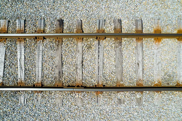 Yukarıdan Eski Terk Edilmiş Demiryolu Manzarası Paslı Yıpranmış Demiryolu Rayları — Stok fotoğraf