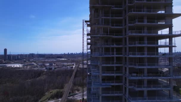 Toronto, Ontario, Canada  April 30, 2022 : Construction site progress stops due residential construction workers protesting and on strike, asking compensation, because of rising cost of living. — Stockvideo