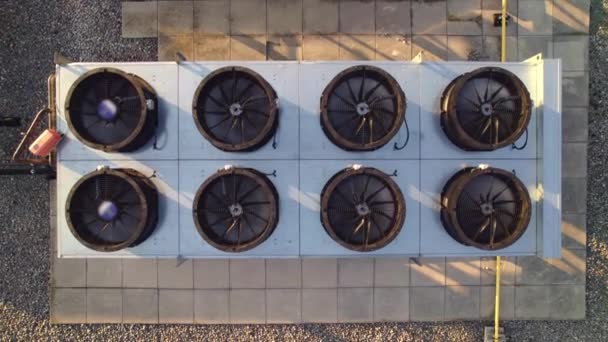 Aerial top view footage of AC exhaust vents of industrial air conditioning and ventilation at roof of grocery store at hot summer day. — Stock Video