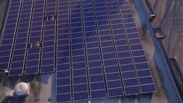 Paneles Centrales Solares Edificio Del Techo Escuela Hora Dorada Energía — Vídeo de stock