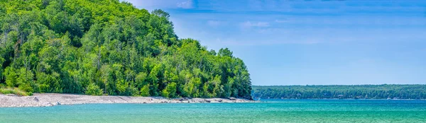 Amazing Clean Fresh Water Green Spruce Forest Rocks Lion Head — Stock Photo, Image