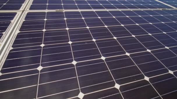 Close Solar Power Panels Farm Green Energy Development Research Due — Stockvideo