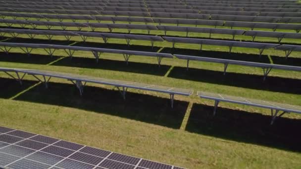 Solar Power Farm Field Solar Power Plant Photovoltaic Cell Technology — Stockvideo