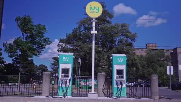 Toronto Ontario Canada August 2022 Charging Station Ivy Electric Car — Video