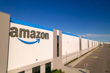 Toronto, Ontario, Kanada - 11 Eylül 2022: Amazon, teknolojik yenilik şirketi. E-servis çeşitliliği, indirilebilir ve yayınlanan içerik, Amazon Müzik ve daha fazlası ile ünlüdür..