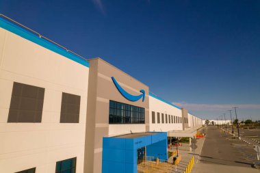 Toronto, Ontario, Kanada - 11 Eylül 2022: Amazon, teknolojik yenilik şirketi. E-servis çeşitliliği, indirilebilir ve yayınlanan içerik, Amazon Müzik ve daha fazlası ile ünlüdür..