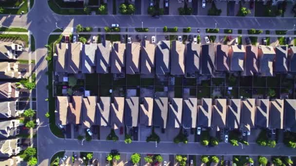 Meleg Nyári Arany Óra Esti Középosztálybeli Lakóházak Nagyon Geometriai Környezetben — Stock videók