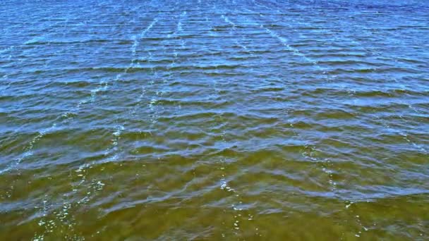 ヒューロン湖 オンタリオ州 カナダ および風の強い日のパイク湾の水 季節の休暇や個人的なレジャー 観光地 — ストック動画