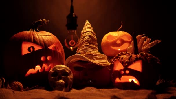 Esculpido Jack Sorriso Lanterna Olhos Assustadores Abóboras Laranja Halloween Com — Vídeo de Stock