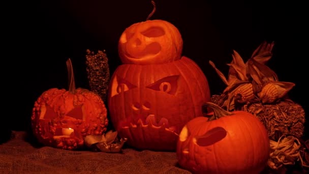 Esculpido Jack Sorriso Lanterna Olhos Assustadores Abóboras Laranja Halloween Com — Vídeo de Stock