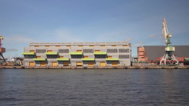 バルト海の湾に位置するスペル市の港の風景 貨物輸送 レクリエーション 産業の概念 — ストック動画