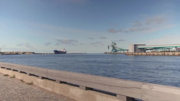 Die Landschaft Des Hafens Der Stadt Venspils Die Sich Golf — Stockvideo
