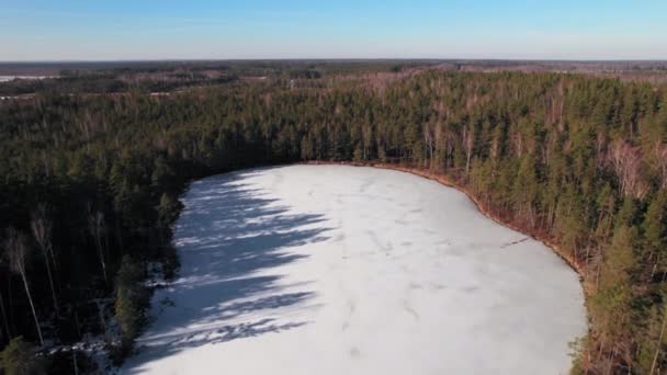 Widok Szczytu Łotewskiego Jeziora Regionie Jurmala Jezioro Jest Lodowate Zamarznięte — Wideo stockowe