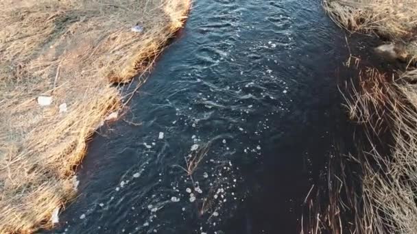 Let Nad Malou Řekou Mělká Hloubka Můžete Vidět Dno Letecký — Stock video