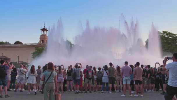 Іспанія Барселона Травня 2022 Магічні Фонтани Монтжуїка Дивляться Виставу Кілька — стокове відео