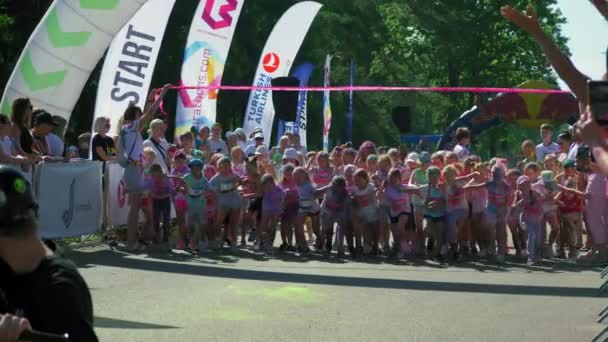 Latvia Jurmala August 2022 Children Adults Run Marathon Streets Kauguri — Vídeo de Stock
