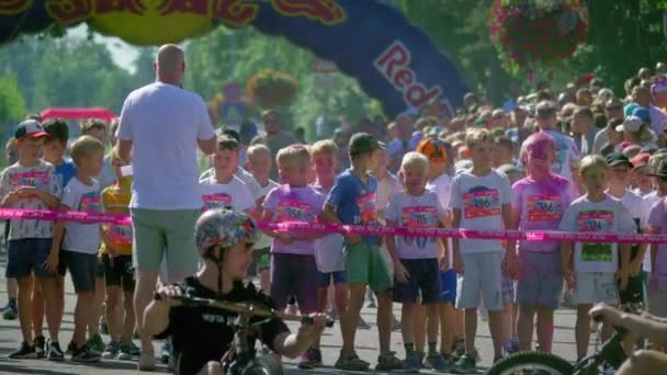 Latvia Jurmala August 2022 Children Adults Run Marathon Streets Kauguri — Stock Video