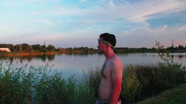 Guy Preparing Swim Lake His Skin His Neck Burned His — Video Stock