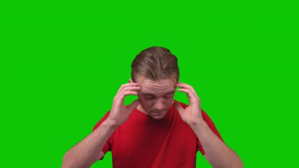 Yakışıklı Adam Yeşil Ekran Konseptinde Beyin Patlaması Gösteriyor Yüksek Kalite — Stok video