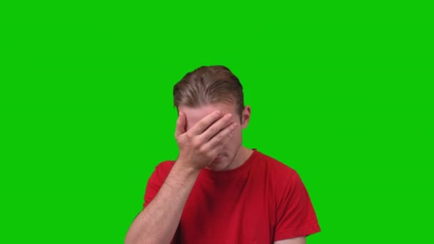 Startling Man展示了Facepalm Hand Green Screen的概念 高质量的4K镜头 — 图库视频影像
