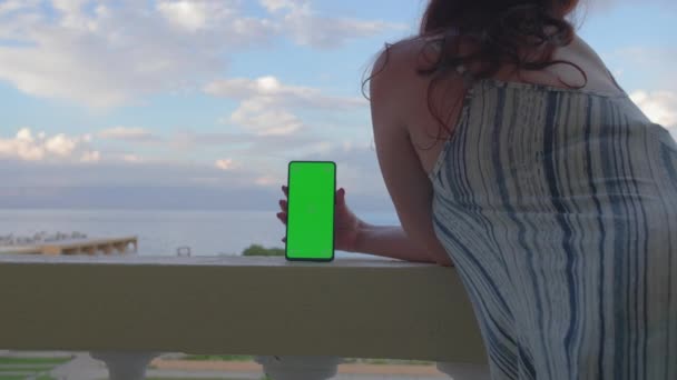 Amazing Woman Stands Phone Balcony Green Screen Concept Vysoce Kvalitní — Stock video