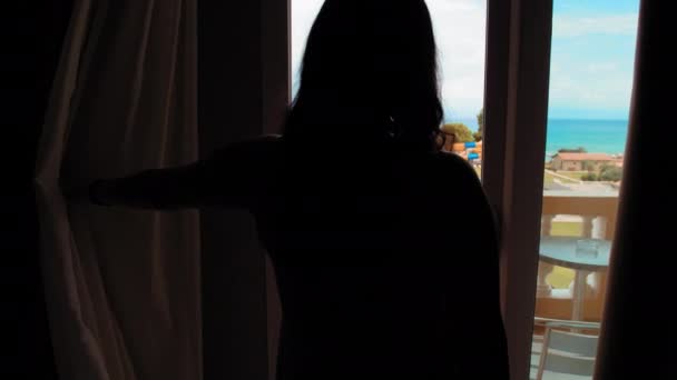 Pretty Woman Hotel Balkon Arka Görünüm Tatil Konsepti Gidiyor Yüksek — Stok video