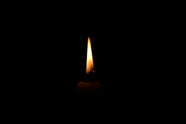 Einzelnes Feuer Schwarzer Hintergrund Der Kerze — Stockfoto