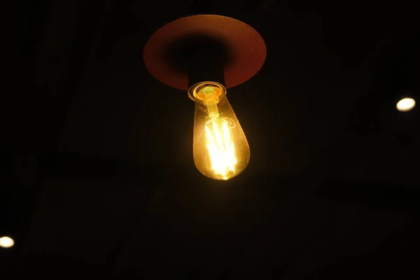 Oude Lamp Wolfraam Vintage Retro Lamp Zwarte Geïsoleerde Achtergrond Idee — Stockfoto
