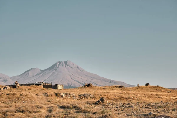 Büyük dağ yerel adı hasandagi olduğunu Terk edilmiş ve kahverengi alan.
