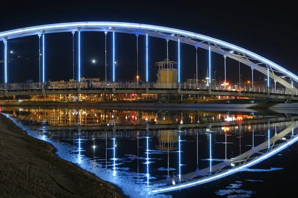 Освещение Моста Освещение Река Отражение Моста Поверхности Воды — стоковое фото