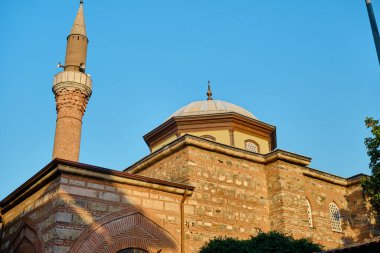 Düşük açılı cami, Osmanlı İmparatorluğu ve antik duvarlar boyunca inşa edilen cami..