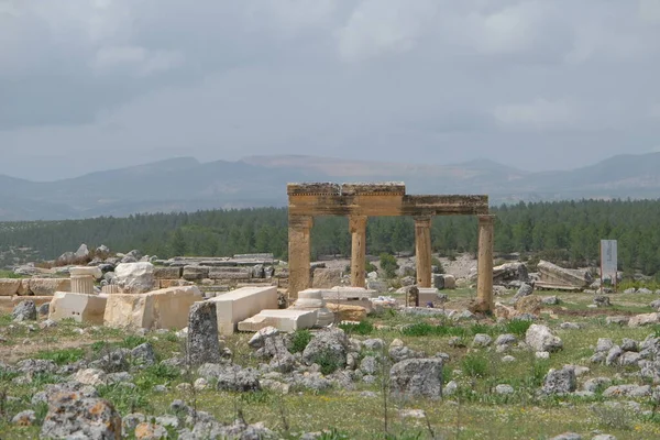 Starożytne Ruiny Greckiego Miasta Turcji Ruiny Rzymskich Kolumn Blaundus Blaundus — Zdjęcie stockowe