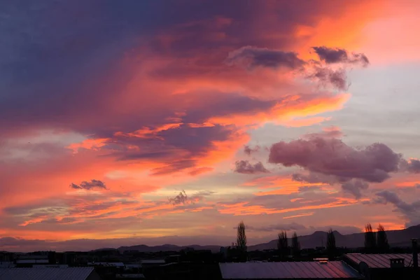 Hermoso Atardecer Sobre Ciudad Durante Madrugada —  Fotos de Stock