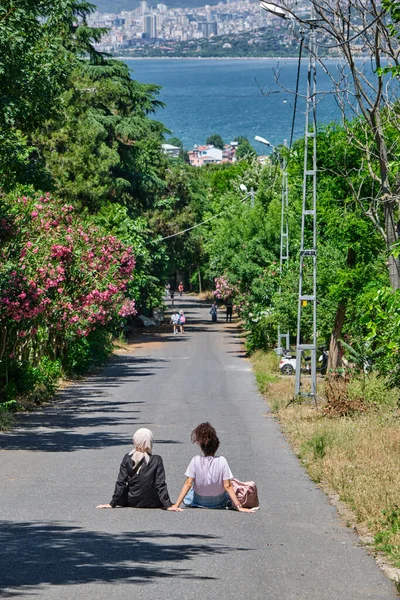 Two Young Women Sitting Street Buyukada Istanbul 2022 — Stock Photo, Image