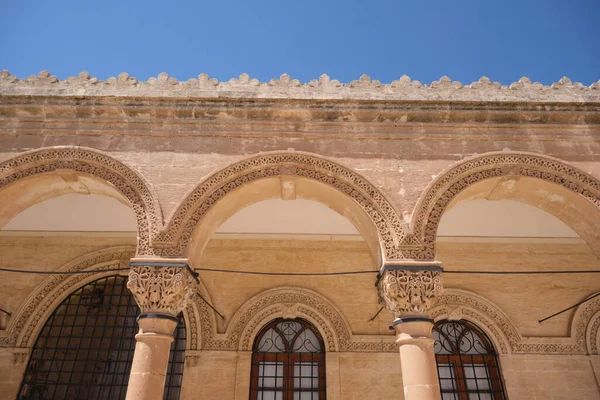 Low Angle Arch Picturesque Ornament Carved Limestones Architectural Arch Mardin — Fotografia de Stock