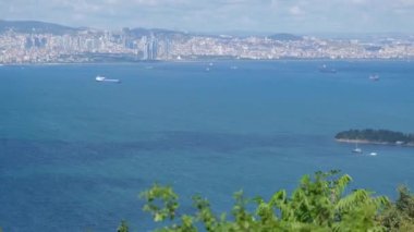 İstanbul görüşü, prens adasından (buyukada) İstanbul manzarası, panoramik ve hava manzarası. 4k video
