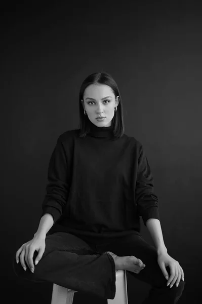 Genç Fantastik Modelin Siyah Beyaz Fotoğrafı Avrupalı Bir Tip Harika — Stok fotoğraf
