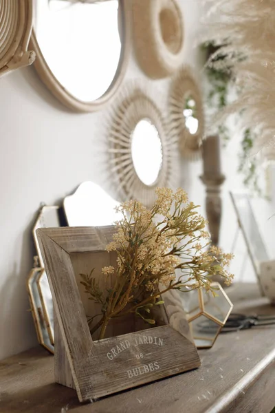 Lichte Boho Stijl Interieur Witte Deur Muur Beige Prachtig Decor — Stockfoto