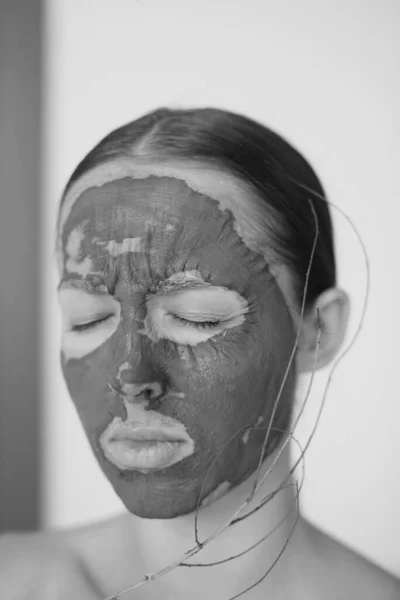 Ung Vacker Frisk Kvinnas Ansikte Medicin Och Kosmetologi Läkarens Händer — Stockfoto