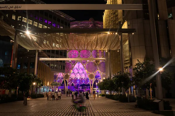 阿拉伯联合酋长国迪拜 2020年10月3日 Wasl Plaza穹顶夜间照明 作为博览会的中心中心 在阿拉伯联合酋长国迪拜世博会2020上进行了精彩的灯光展示 — 图库照片