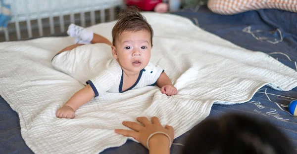 Mother Playing Her Months Old Mixed Race Newborn Baby Boy — Foto Stock