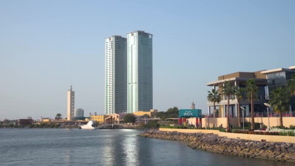 アラブ首長国連邦のラアス ハイマ 2022年1月24日 Julpharタワーとラアス ハイマ市内からの眺め — ストック動画