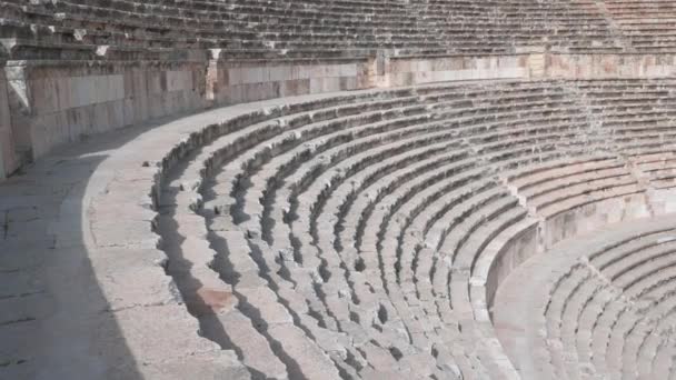 约旦安曼 2022年5月3日 位于约旦首都安曼市中心的古罗马剧院的楼梯和礼堂 — 图库视频影像