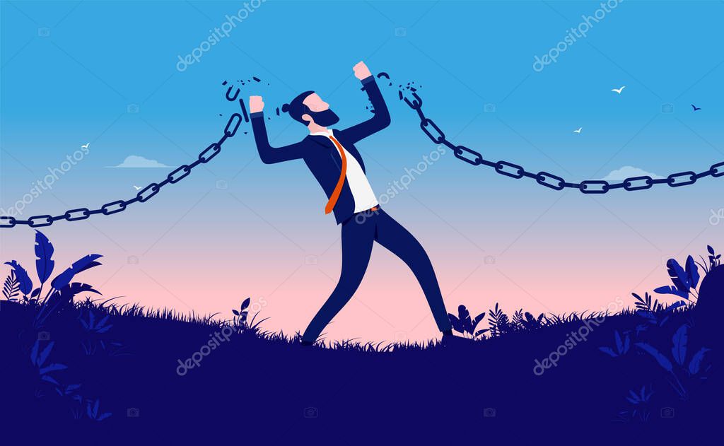 Empresario rompiendo cadenas Poderoso hombre liberándose de grilletes