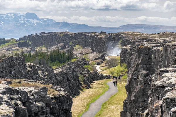 İzlanda 'daki Thingvellir Ulusal Parkı' ndaki yarık vadisinin panoramik görüntüsü